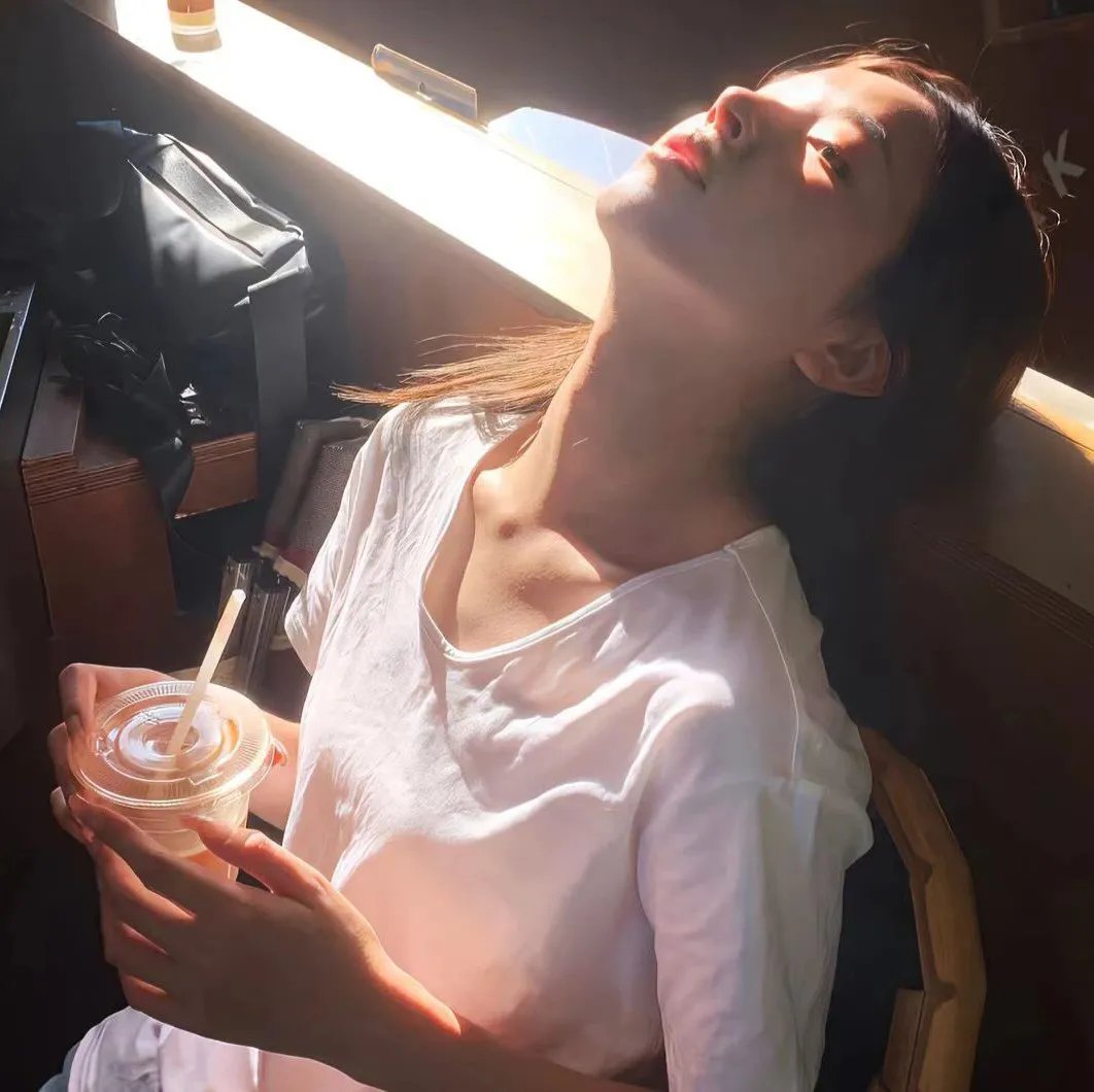 鱼跃在花见